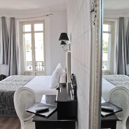 Hotel La Victor Hugo 3*