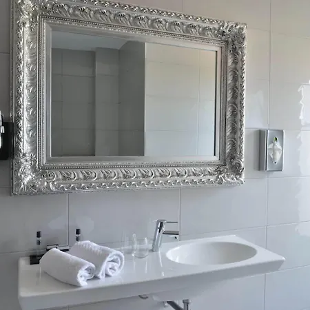 尼斯雨果拉维拉酒店 3*