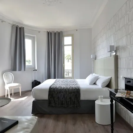 Hotel La Victor Hugo 3*