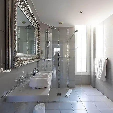 Hotel La Victor Hugo 3*