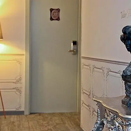 Hotel La Victor Hugo 3*