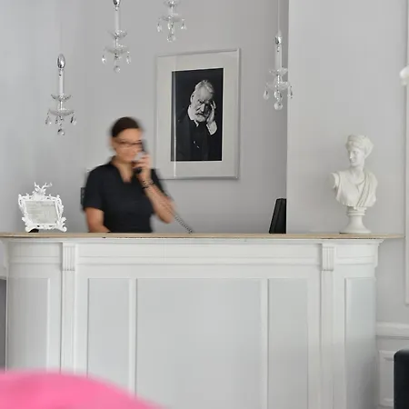 La Victor Hugo Hotel 3*