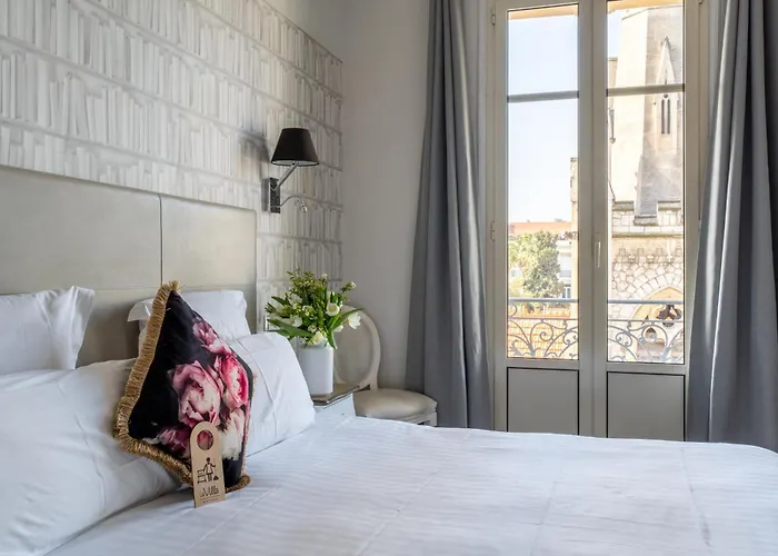 尼斯雨果拉维拉酒店 3*