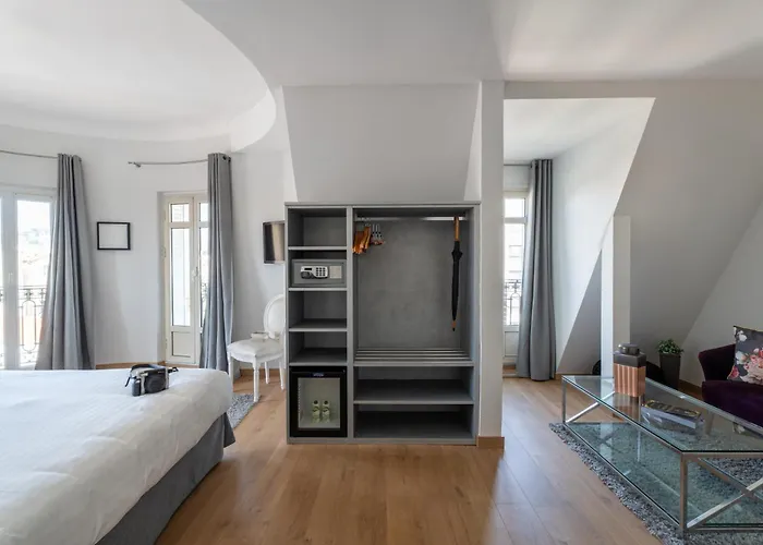 尼斯雨果拉维拉酒店 3* 尼斯