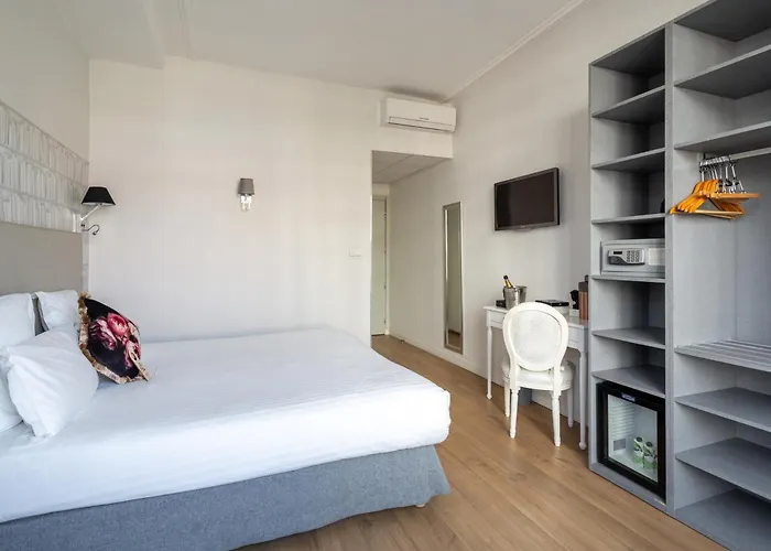 尼斯雨果拉维拉酒店 3*