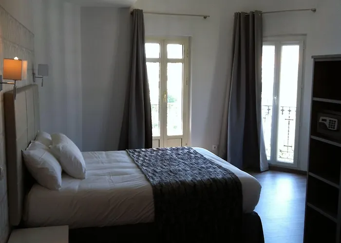 尼斯雨果拉维拉酒店 3*