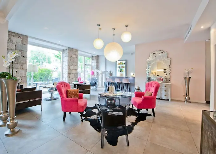 酒店 尼斯雨果拉维拉酒店 3*