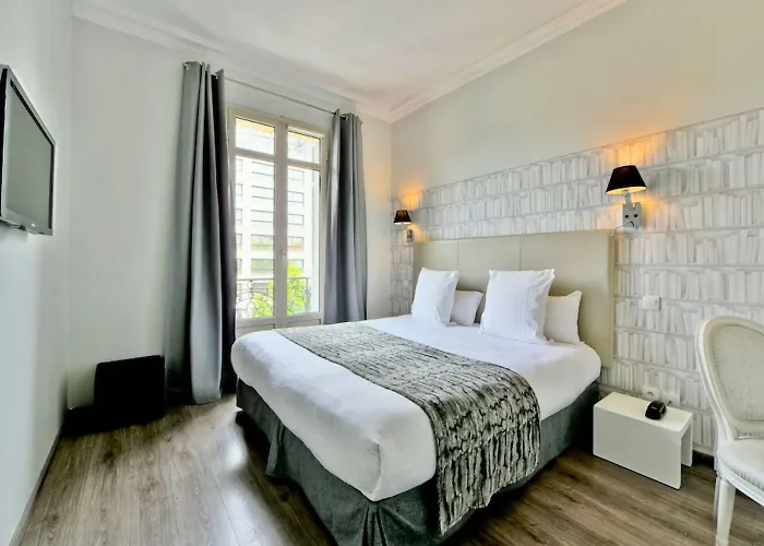 尼斯雨果拉维拉酒店 酒店 3*