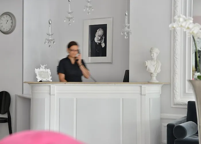 尼斯雨果拉维拉酒店 酒店 3*