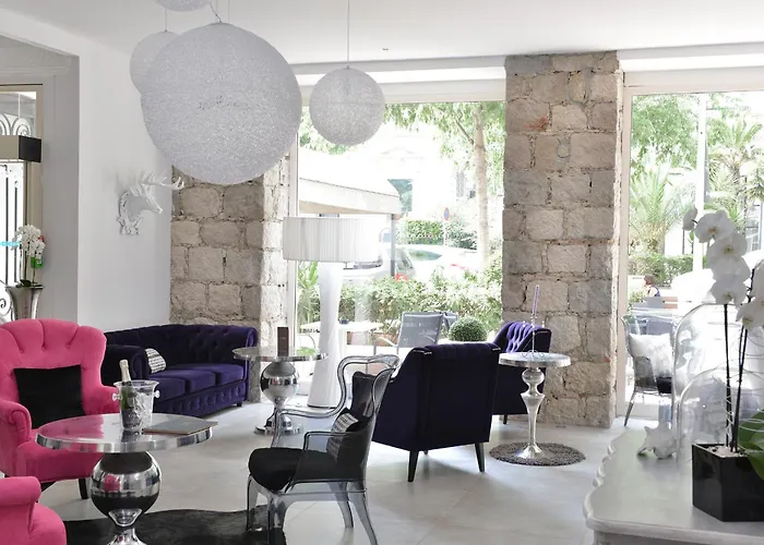 La Victor Hugo Hotel 3*