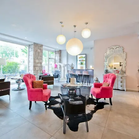 Hotel La Victor Hugo 3*