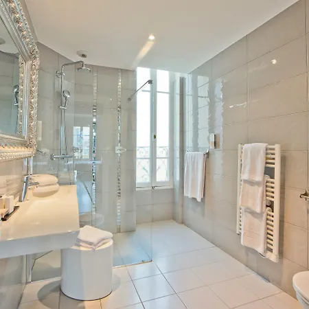 Hotel La Victor Hugo 3*