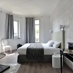 Hotel La Victor Hugo 3*