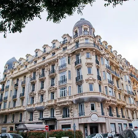Отель La Victor Hugo 3*