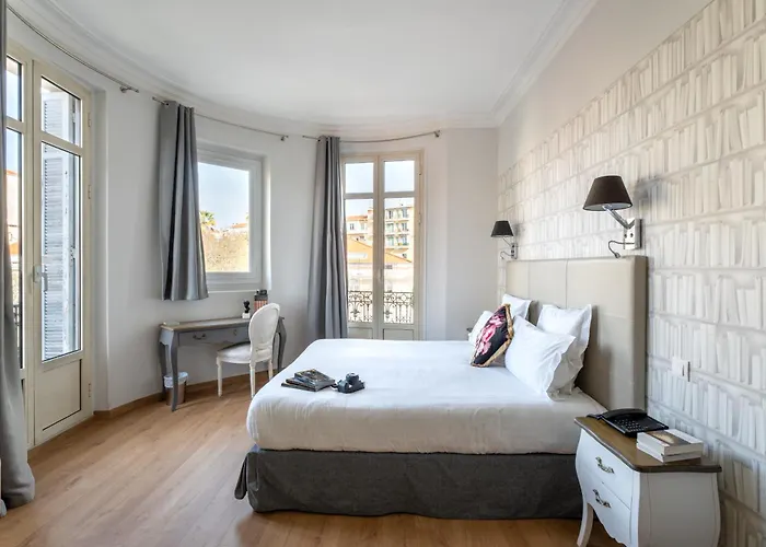 라 빅토르 위고 호텔